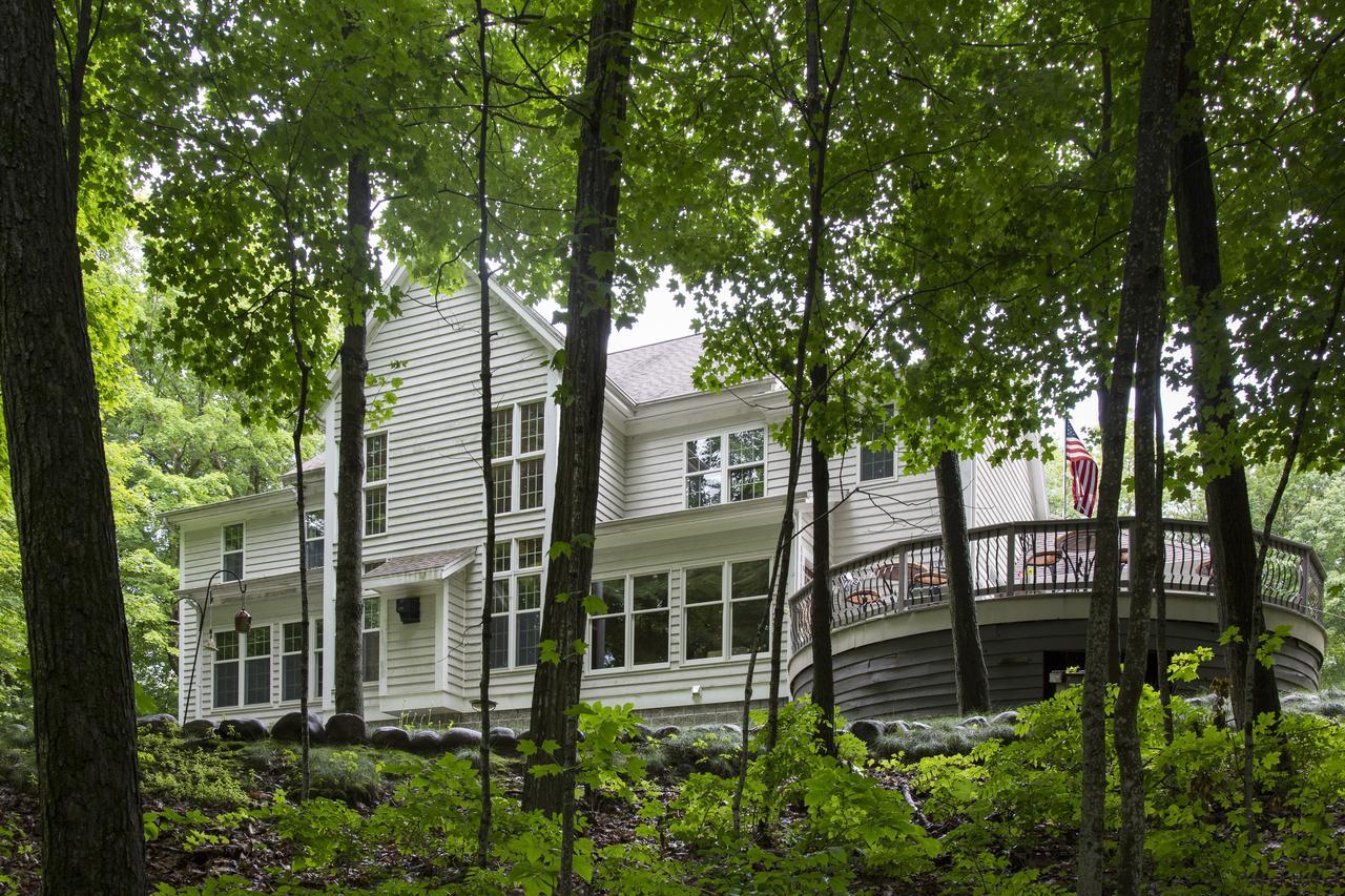 Hidden Serenity Bed And Breakfast West Bend Extérieur photo