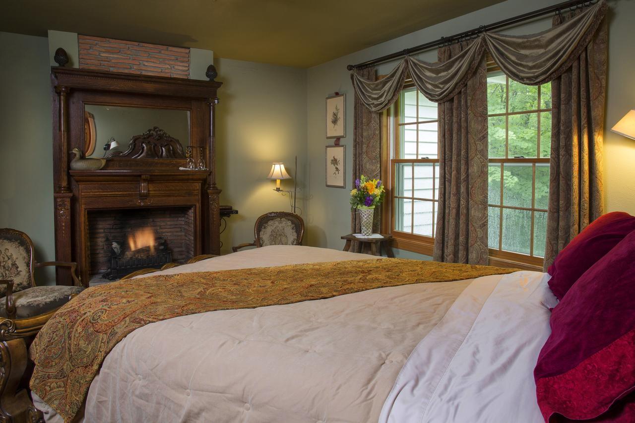 Hidden Serenity Bed And Breakfast West Bend Extérieur photo