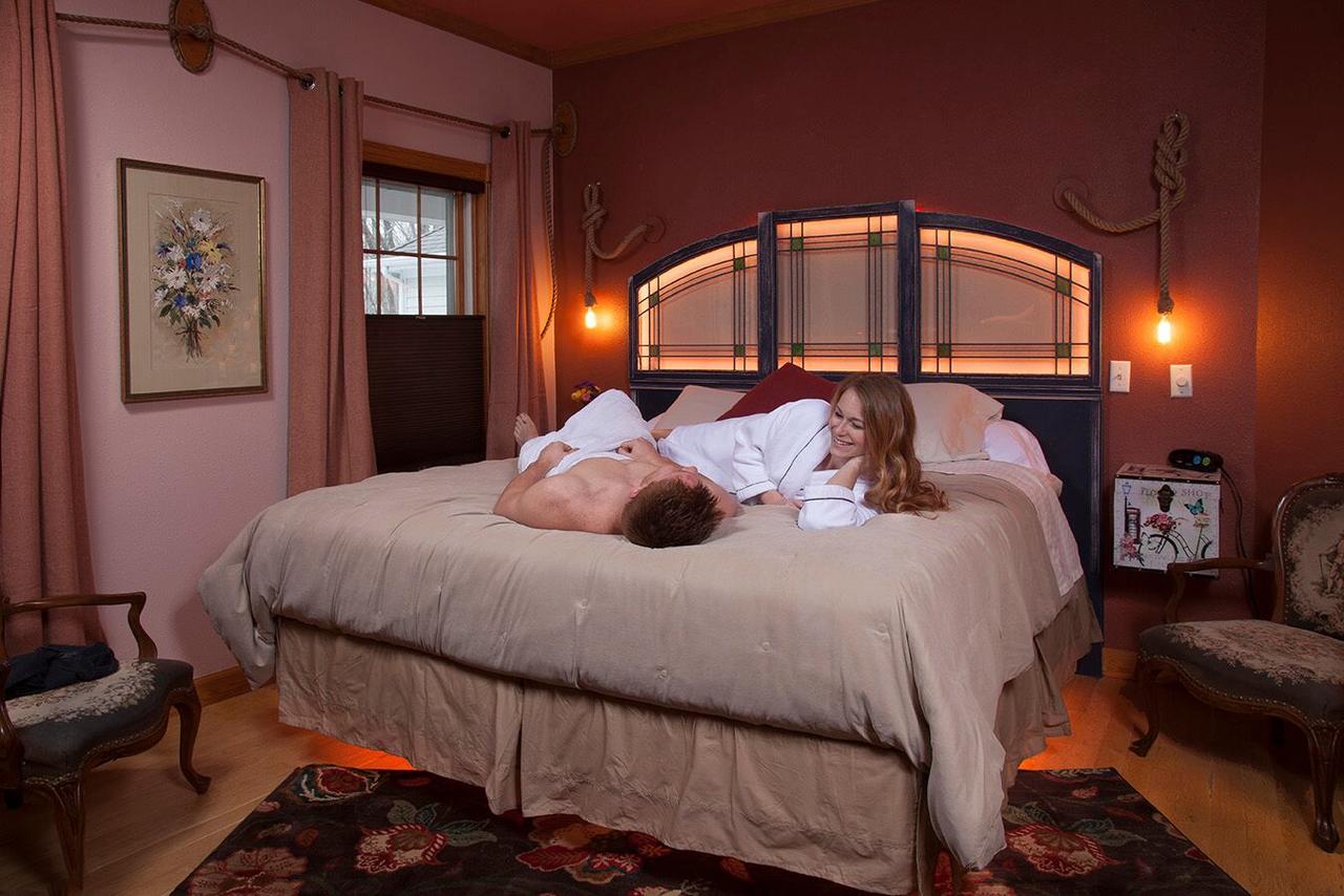 Hidden Serenity Bed And Breakfast West Bend Extérieur photo