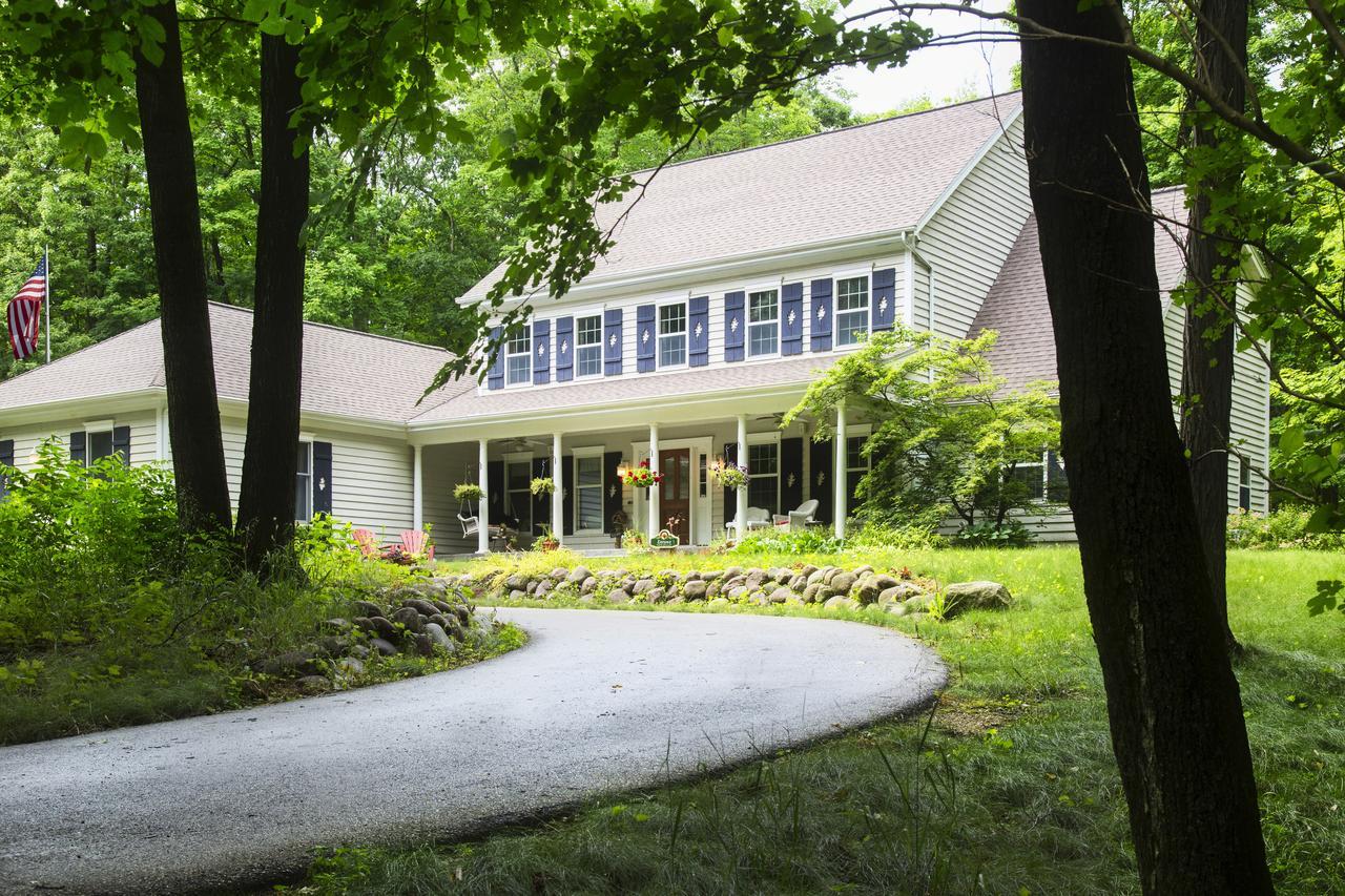 Hidden Serenity Bed And Breakfast West Bend Extérieur photo