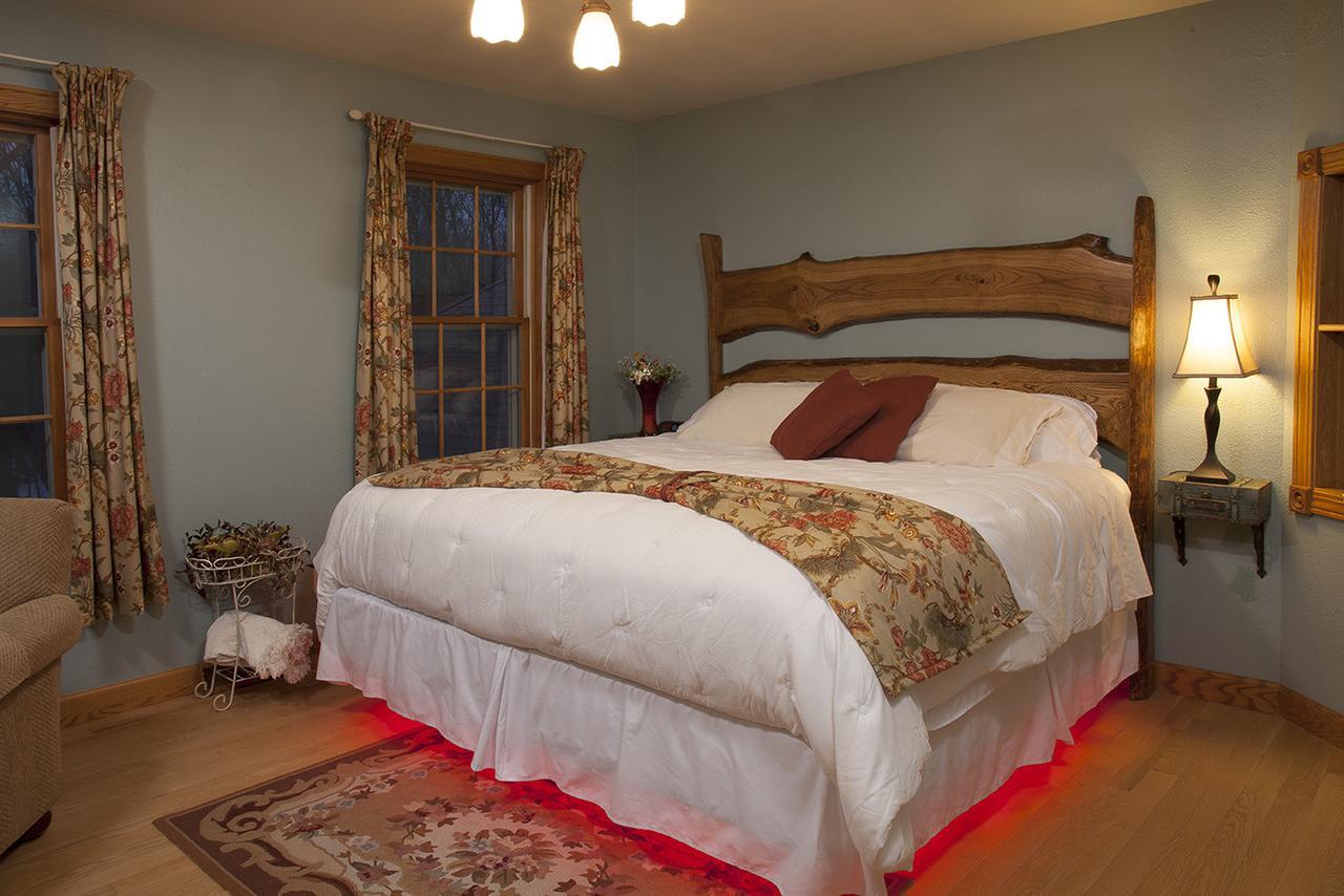 Hidden Serenity Bed And Breakfast West Bend Extérieur photo