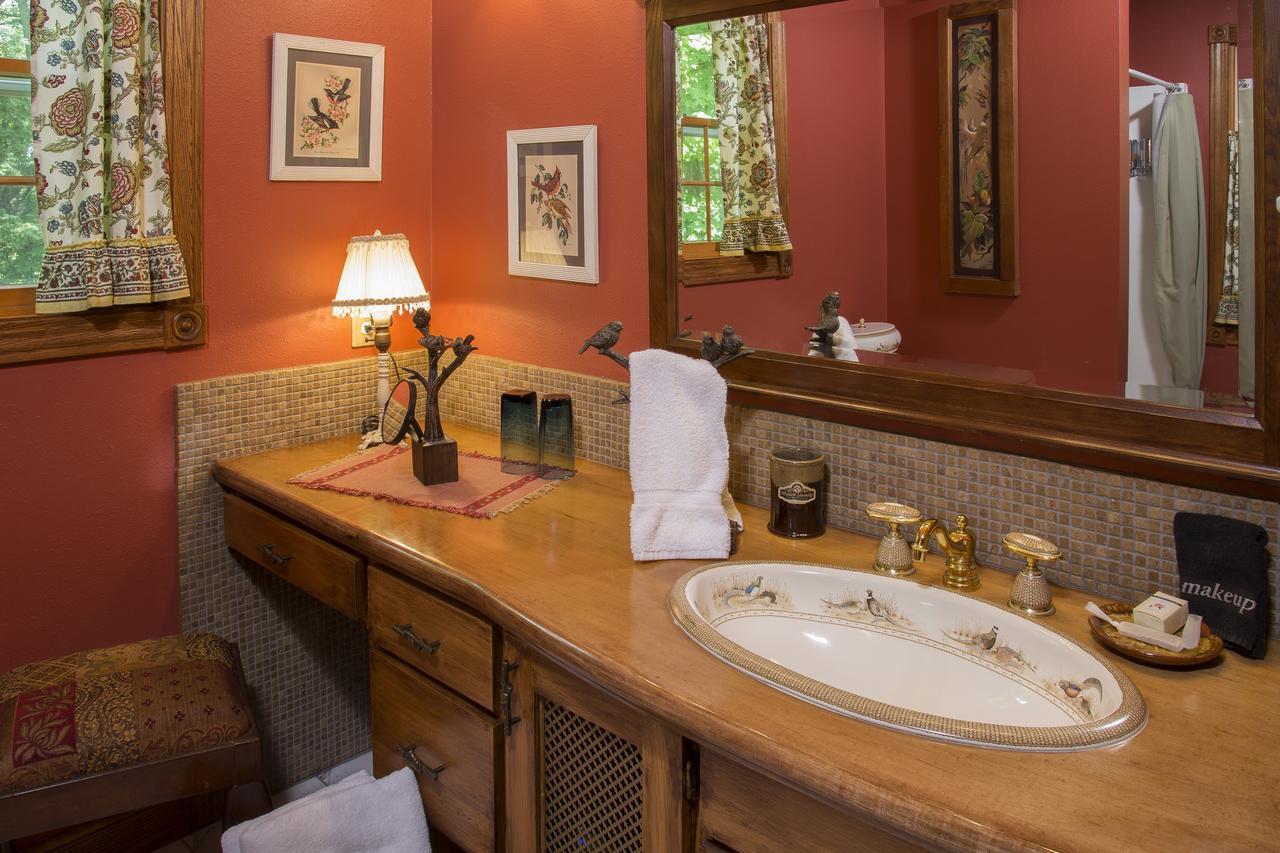 Hidden Serenity Bed And Breakfast West Bend Extérieur photo